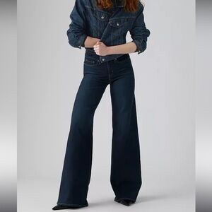 NWT 318 shaping wide leg Levi’s 27 x 32